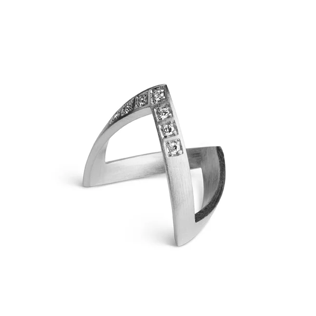 Diamond V Ring